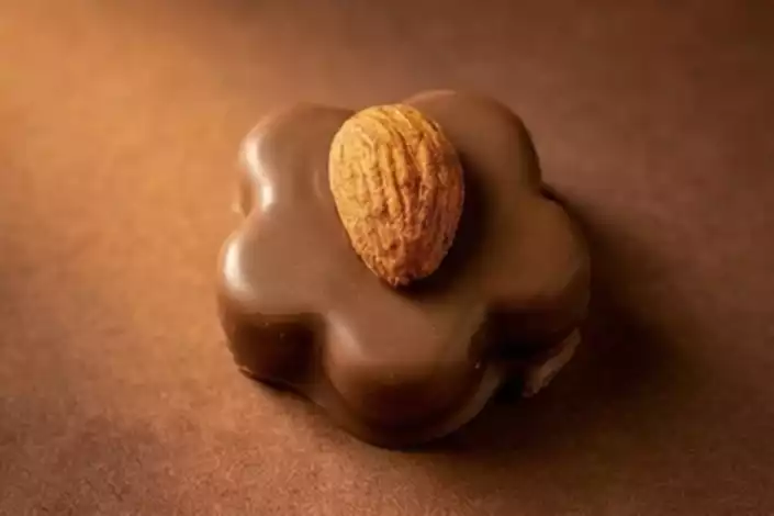 Bademli Sütlü Çikolata Kaplama